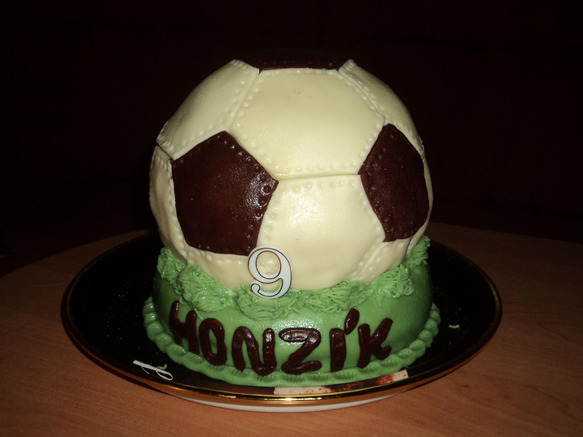 fotbalový míč + kulatý dort